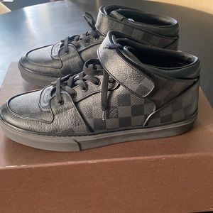 Louis Vuitton High Top Damier Sneakers Black US 7 Size. Never worn.